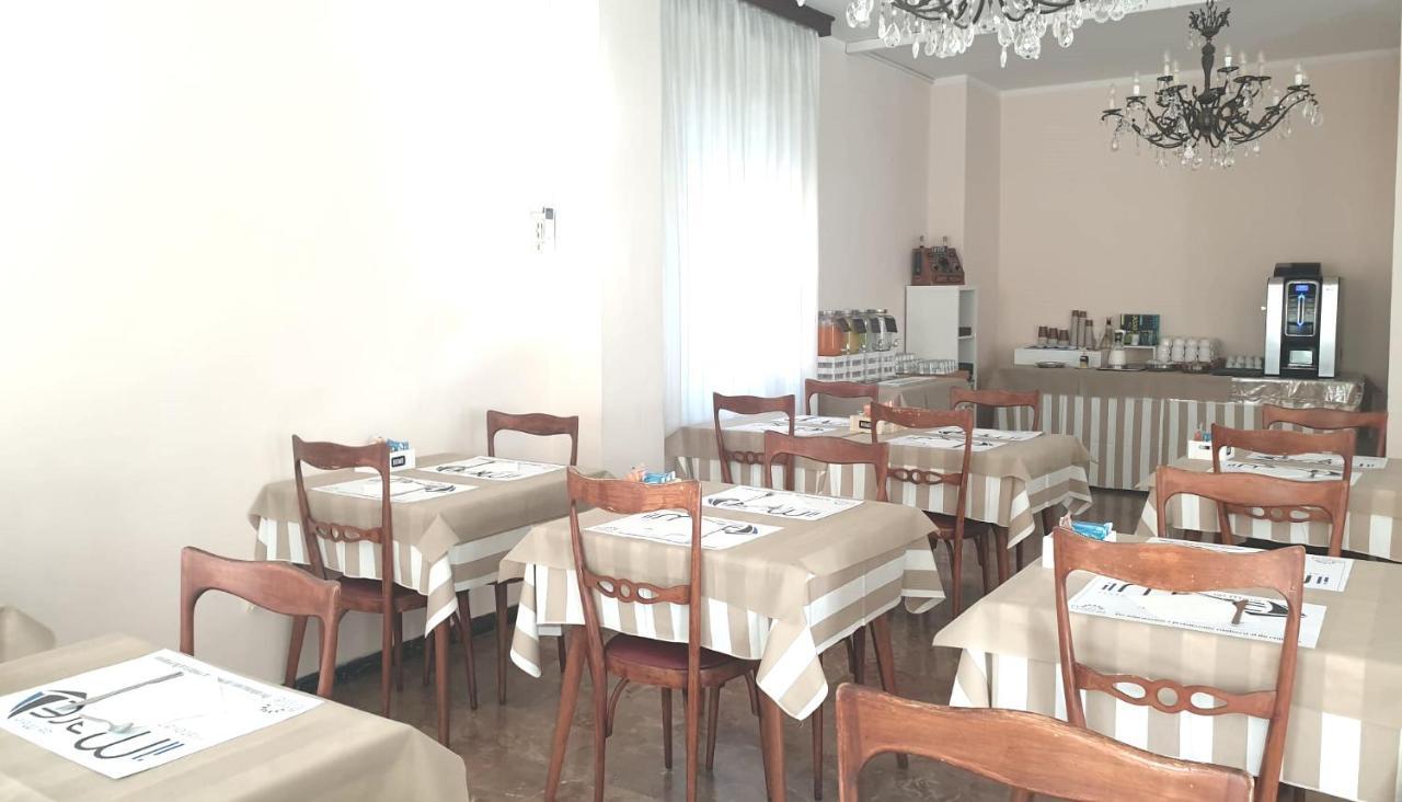 Hotel Tourist Meuble Rimini Luaran gambar
