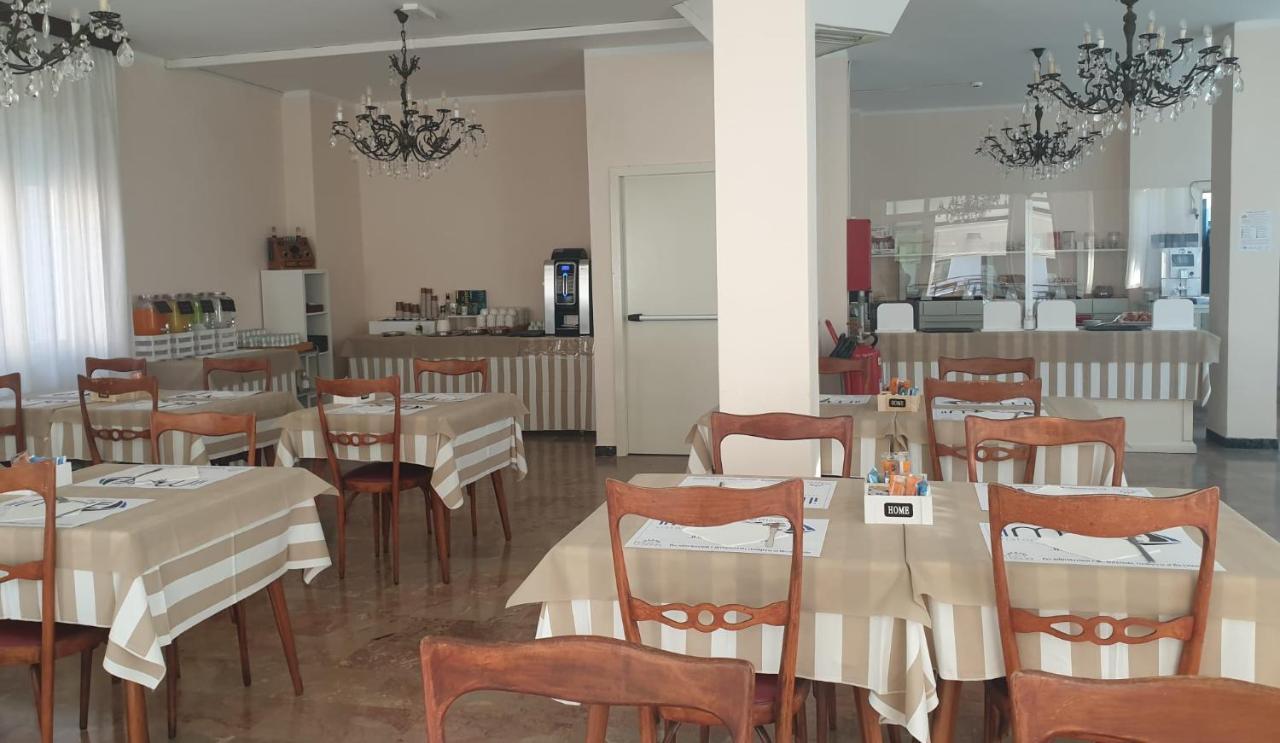 Hotel Tourist Meuble Rimini Luaran gambar