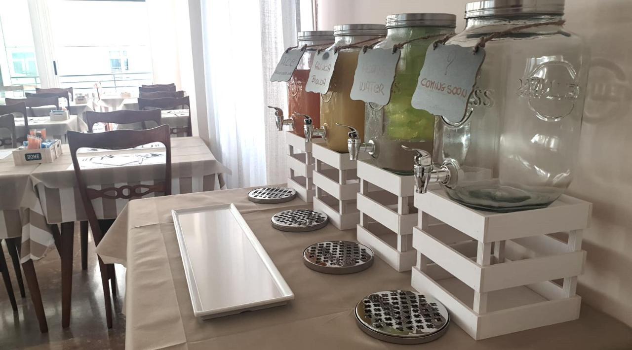 Hotel Tourist Meuble Rimini Luaran gambar
