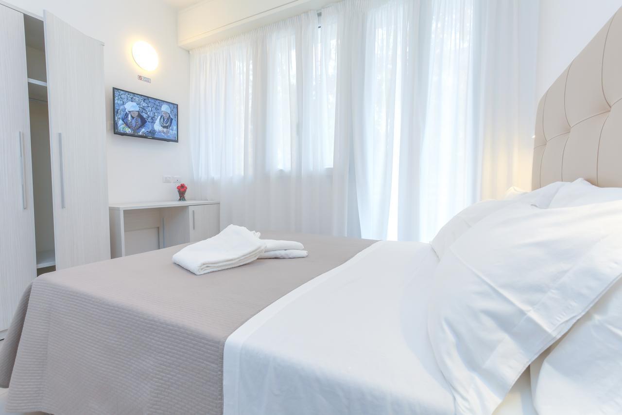 Hotel Tourist Meuble Rimini Luaran gambar